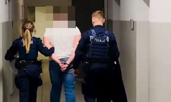 Potrącił dwie kobiety i uciekł. Policjanci zatrzymali podejrzanego o ten czyn 21-latka