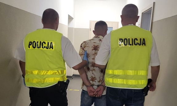 49-latek zaatakował policjantów i trafił do aresztu, na koncie miał też inne przestępstwa