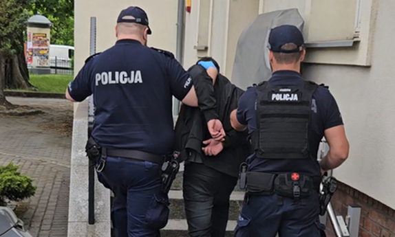 Przestępczy duet "wpadł" po kradzieży biżuterii w Wolsztynie. Mężczyzna był w zainteresowaniu policji 6 państw w Europie