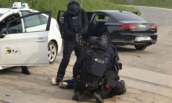 Kłótnia w pracy zakończyła się… pobiciem i wywiezieniem za miasto