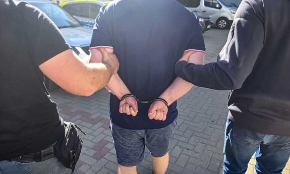 Policjanci zatrzymali dwóch mężczyzn, którzy oszukali seniorkę