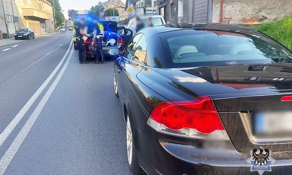 Cofając potrącił dwie osoby, a następnie uciekł z miejsca zdarzenia. 41-latek miał ponad 3,5 promila alkoholu