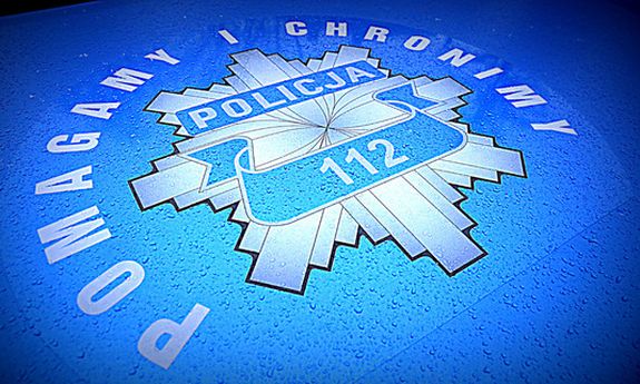 Policjanci pomogli 70-latkowi, który przewrócił się i zranił w głowę
