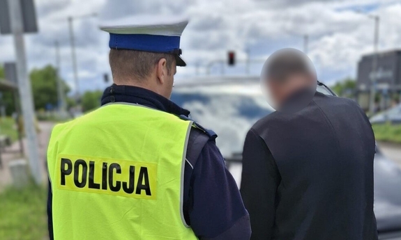 W karawanie trumna z ciałem, a za kierownicą kompletnie pijany 51-latek