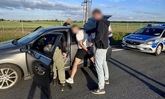 Tczewscy policjanci zatrzymali dwóch obywateli Ukrainy podejrzanych o oszustwa