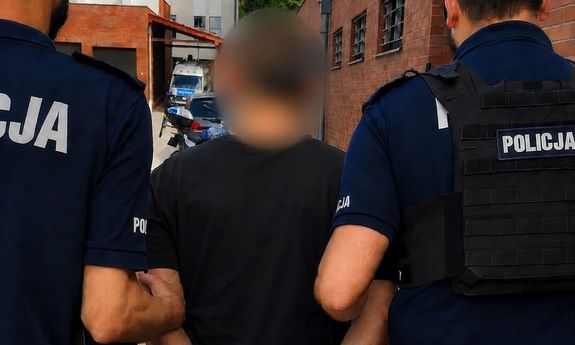55-latek z pistoletem ASG groził w sklepie. Szybka interwencja sopockich policjantów zakończyła się zatrzymaniem agresora