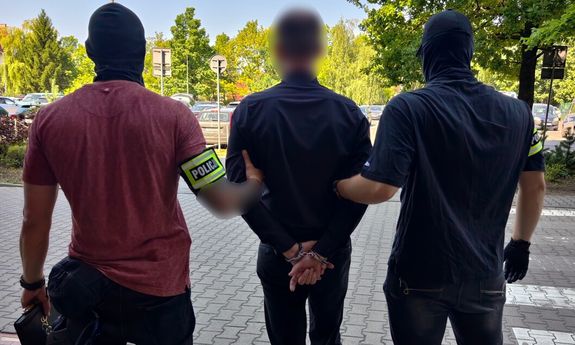 Zagadka podłożonego urządzenia mogącego wywołać wybuch na stacji benzynowej w Swarzędzu rozwiązana. Policjanci zatrzymali 35-latka