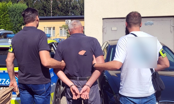 Agresywny 49-latek zaatakował strażników miejskich z Wołomina. Sąd zdecydował o areszcie
