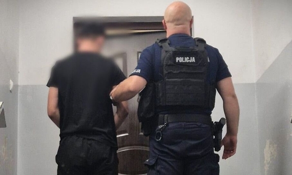 Zamaskowany z siekierą w dłoni groził małżeństwu