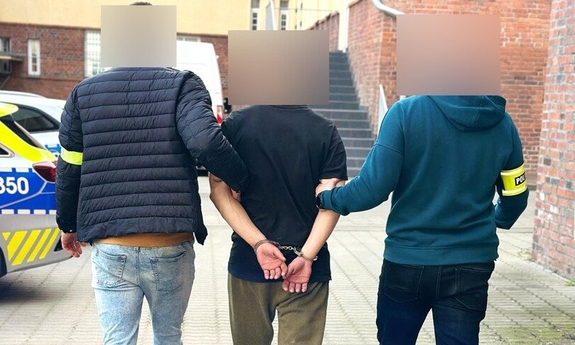 Brutalny atak na 17-latka i kobietę, która stanęła w jego obronie