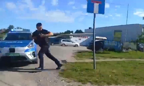 Ponad 2 promile, ucieczka i zderzenie z radiowozem. 33-latek zatrzymany przez policjantów