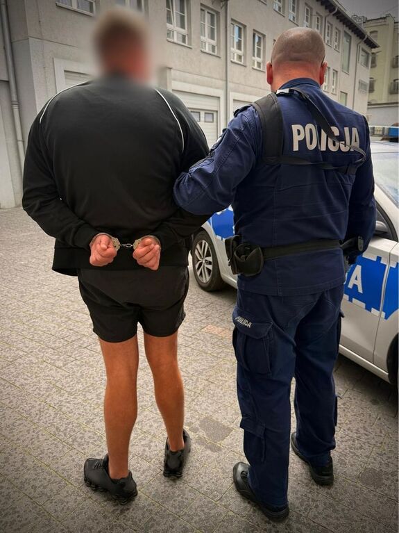 Poszukiwany 27-latek miał w samochodzie i mieszkaniu blisko 7 kg narkotyków