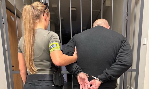 Brutalnie pobił psa. Świadek zareagował i powiadomił policję