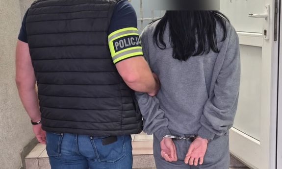 Zwabili 20-latka do mieszkania, pozbawili wolności i brutalnie zaatakowali. Dwie osoby trafiły do aresztu