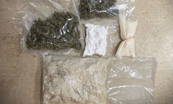 51-latek zatrzymany za posiadanie prawie 4 kilogramów narkotyków