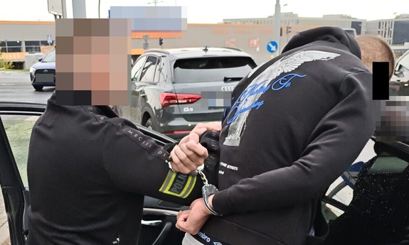 25-letni sprawca oszustwa zatrzymany. Policjanci odzyskali utracone pieniądze