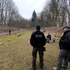 Wspólne ćwiczenia psów służbowych dotyczyły doskonalenia wyszkolenia w zakresie wykrywania zapachów narkotyków. Policjanci oraz strażnicy graniczni ćwiczyli ich odnajdywanie.