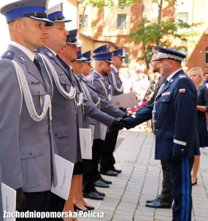 wręczenie aktów mianowania  na podkomisarza Policji