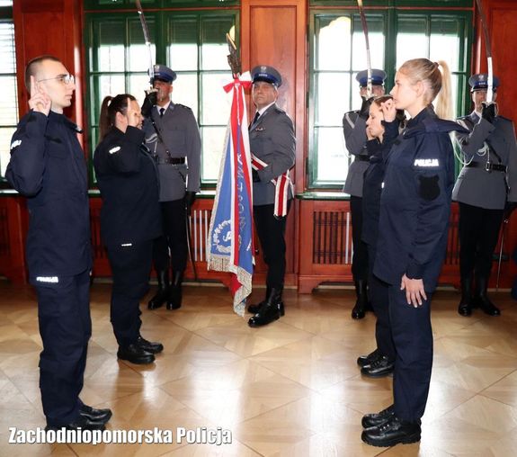 Nowi policjanci wypowiedzieli słowa Roty