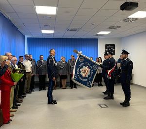 Uroczyste przywitanie ze sztandarem jednostki nowego Komendanta Powiatowego Policji w Pyrzycach