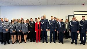 Uroczyste przywitanie ze sztandarem jednostki nowego Komendanta Powiatowego Policji w Pyrzycach
