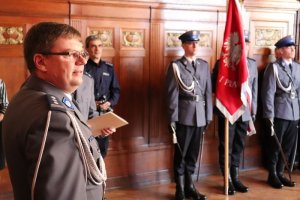 Ślubowanie nowo przyjętych policjantów i wręczenie wyróżnionym funkcjonariuszom medali, odznaczeń i aktów mianowania na wyższe stopnie.