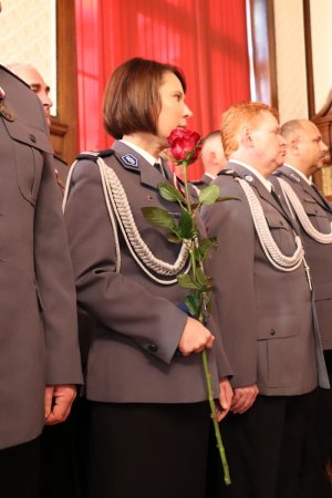 Ślubowanie nowo przyjętych policjantów i wręczenie wyróżnionym funkcjonariuszom medali, odznaczeń i aktów mianowania na wyższe stopnie.