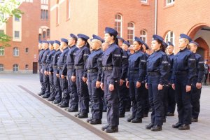 policjantki i policjanci tuż przed ślubowaniem