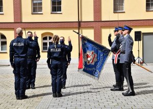 nowo przyjęci policjanci