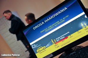 Slajd o odblaskach i drodze hamowania