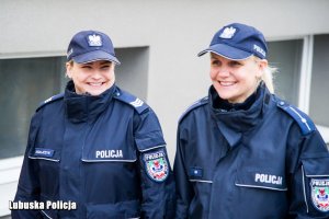 dwie uśmiechnięte policjantki