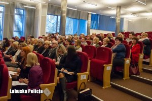 Uczestnicy spotkania w bibliotece