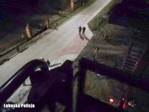 Widok na ulice z podnośnika