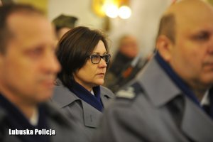 służby mundurowe na mszy w intencji ofiar Katynia