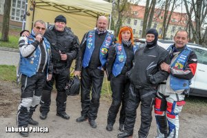 grupa motocyklistów