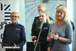 Wychowawca uczniów, którzy przygotowali lekcję historii poswięconą pamięci policjanta Bronisława Marchlewicza
