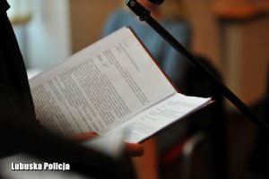Uczestnicy lekcji historii poświęconej pamięci policjanta Bronisława Marchlewicza