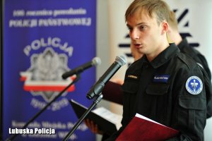 Uczestnicy lekcji historii poświęconej pamięci policjanta Bronisława Marchlewicza