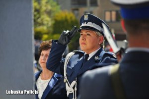 nadinspektor Helena Michalak oddaje honor