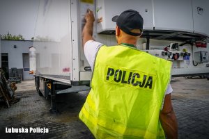 Policjant podczas czynności.
