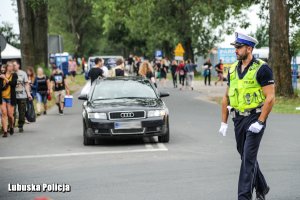 policjant na drodze