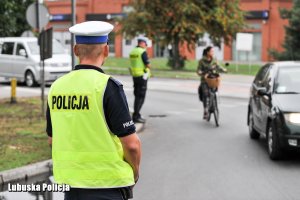 policjanci na drodze