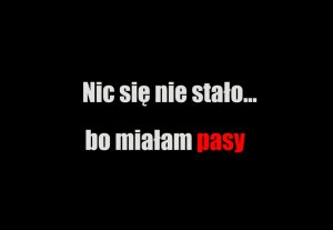 Napis &quot;Nic się nie stało bo miałam pasy&quot;