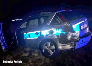 Uszkodzony policyjny radiowóz