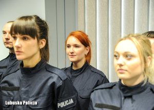 Ślubujący policjanci