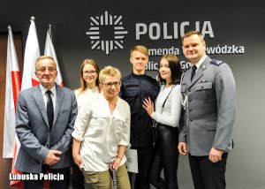 policjant z rodziną