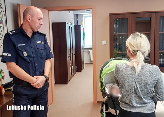 Odwiedziny mamy 7-letniej Zosi u komendanta Policji.