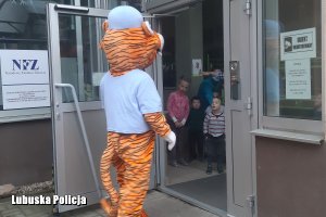 Tygrysek Lupo wizytuje u dzieci w ośrodku specjalnym