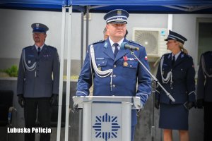 inspektor Jarosław Pasterski przemawia do policjantów