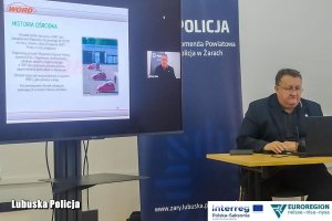 wystąpienie prelegenta podczas konferencji